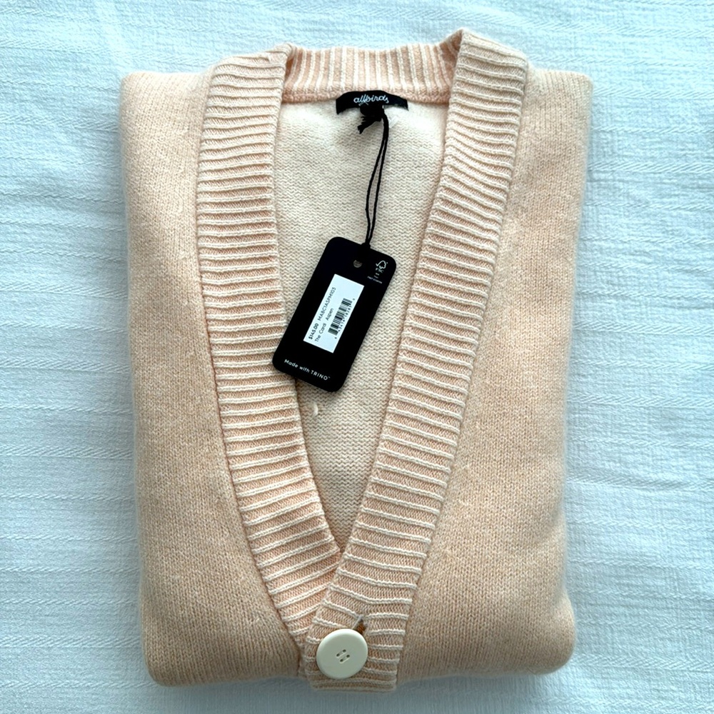 This an Allbirds The Cardi Aspen sweater.  Brand new never worn